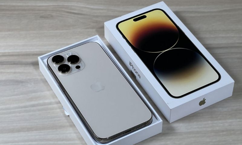 Mệnh Kim có hợp màu đen không? Có nên mua iPhone màu đen?