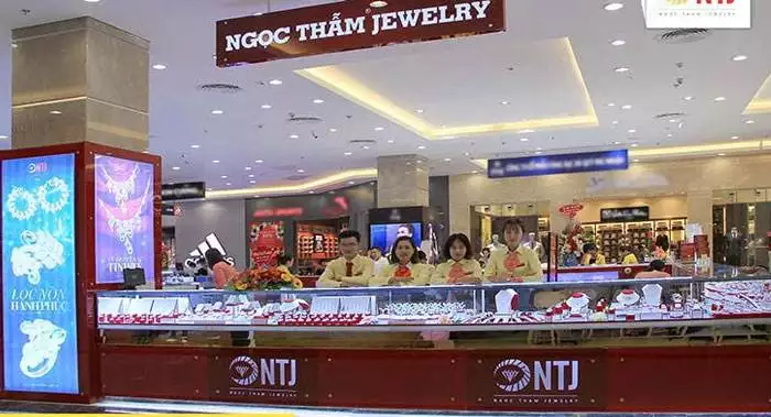 Giá vàng Ngọc Thẩm hôm nay 17/08/2024 bao nhiêu tiền 1 chỉ?