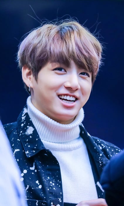 Khám phá vẻ đẹp cuốn hút trong nụ cười của Jungkook